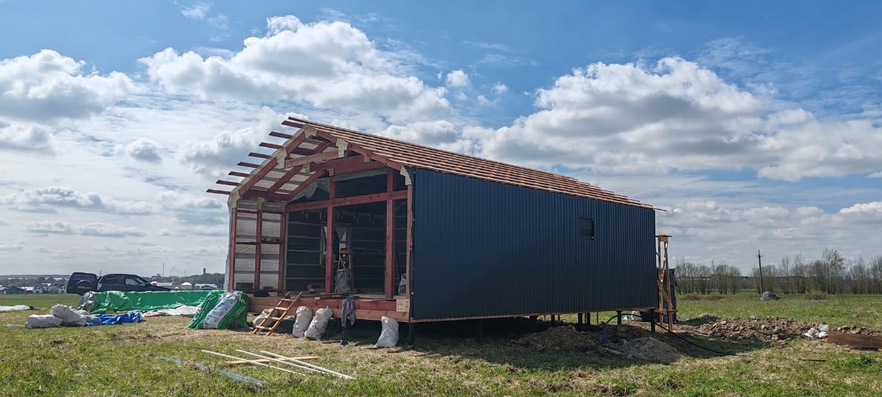 Assembling a house using FINHA connectors