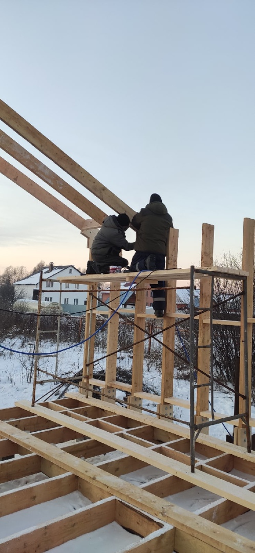 The frost outside is no obstacle to assembly