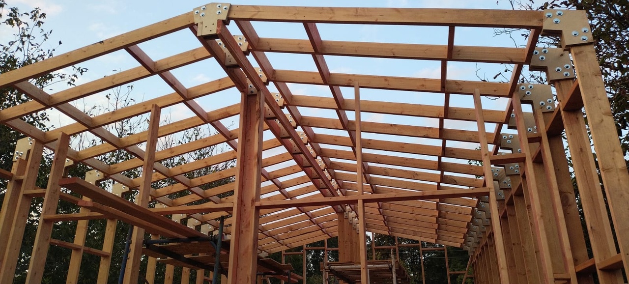 Extreme roof overhang
