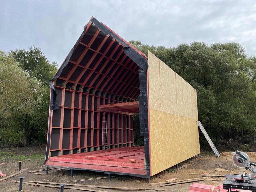 The assembly period for 4 houses from V200 connectors is two months